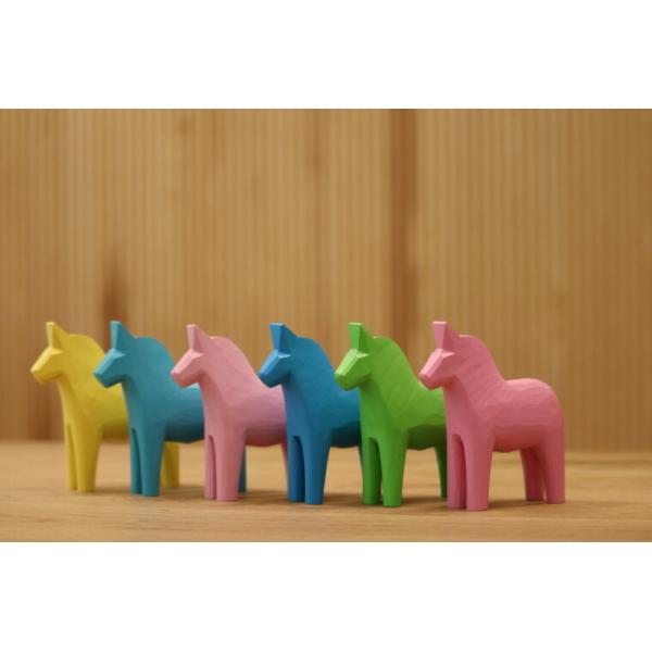 幸せを運ぶ馬 日本別注シリーズ 手彫りタイプ ダーラナホース １０ｃｍ ダーラヘスト 1stdogcafe 通販 Yahoo ショッピング