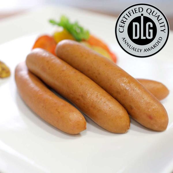 赤身肉に豚背脂を加えたソーセージ生地を羊腸に詰めた細めのソーセージ。弾ける食感を楽しむには、加熱していただくのがおすすめです。ボイルでも美味しくいただけますが、皮目を少し焦がした焼きソーセージは絶品です。