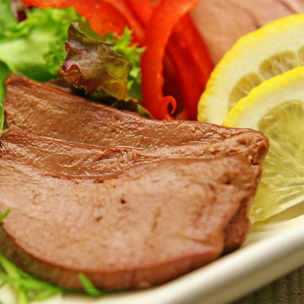 レバー特有のねっとりとした食感を残すスモークと火の入れ加減で「筑波ハムならでは」とご好評いただく柔らかな仕上がりが生まれます。スモークの薫りが特有のクセを消し、食べやすくなっています。濃厚な味わいをワインと合わせたり、下処理が必要ないのでレ...