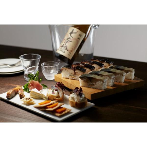 脂ののった大ぶりの国産真鯖を特製の合わせ酢で酢〆に仕上げた極上鯖寿司。特製秘伝のタレに長時間漬込みしっとりと柔らかく焼き上げた極上焼き鯖寿司の２本セットです。ご自宅用のため包装はしておりません。【商品情報】内容量 ：各10切消費期限：製造日...