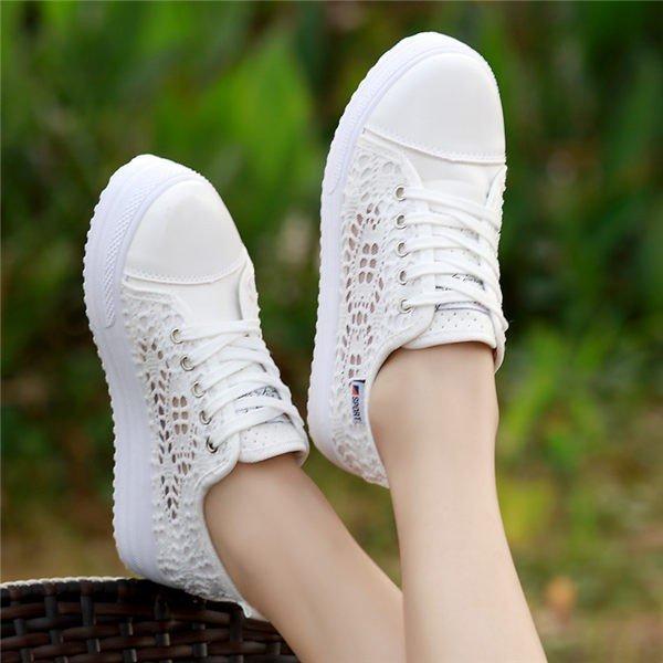 店長おすすめ 厚底スニーカー スニーカー レディース レース 厚底 ウォーキング カジュアル ローカット インヒール インソール シューズ 靴 5cm 31s 6ezwt18u73 三一商事 通販 Yahoo ショッピング