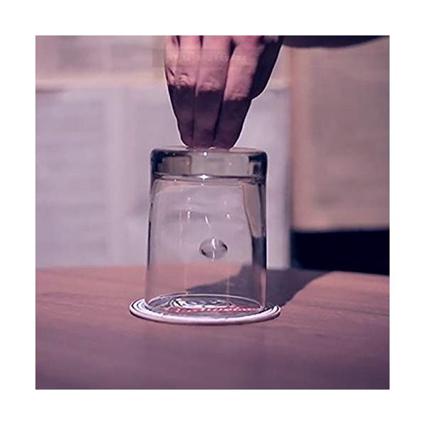 古典の大人気のコインマジックが凄い進化をして登場 コースターの上にグラスを口を下にして置きます。 １枚のコインをグラスの底に叩きつけます。 すると、コインは瞬間にグラスの中に入ってしまいます。とっても自然なものだけで演技ができるのが最大の特...