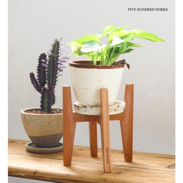 【商品名】NEIN MARKE マホガニー ポットスタンドS ロー【商品説明】NEIN MARKE(ナインマーケ) ポットスタンドS ロー マホガニーを使った木の温もりを感じるポットスタンド。 直径120mmの鉢サイズまで対応のナチュラルな...