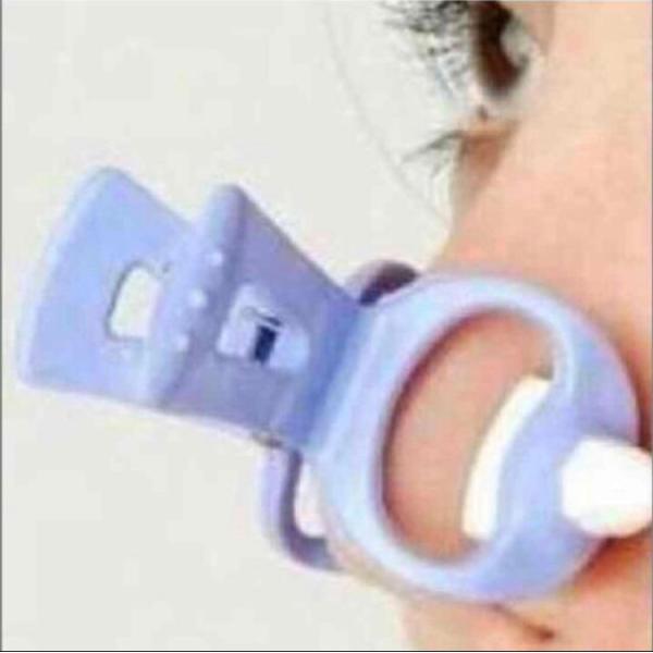 御覧になって頂き有り難う御座います＾＾☆彡【重量]16グラム【製品寸法]13.5cm×8.5cm【素材】ABSこちら寝る時や時間の空いた時にお鼻につけて頂けるだけで鼻筋の通った顔になれるとメディアでも紹介されたものです＾＾☆彡お安いので、是...