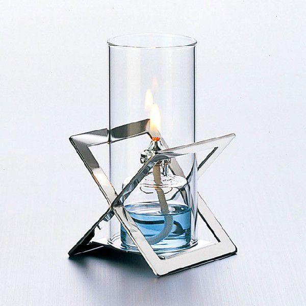 ホテル・レストランで好評をいただいているシャープなX字型の ルナックスオイルランプ スタイリッシュ・メタル「X」/クリアタイプ（OL-80-155C）です。やや小型に設計したステンレスベースとスリムなガラスを組み合わせたシンプルなデザインは...