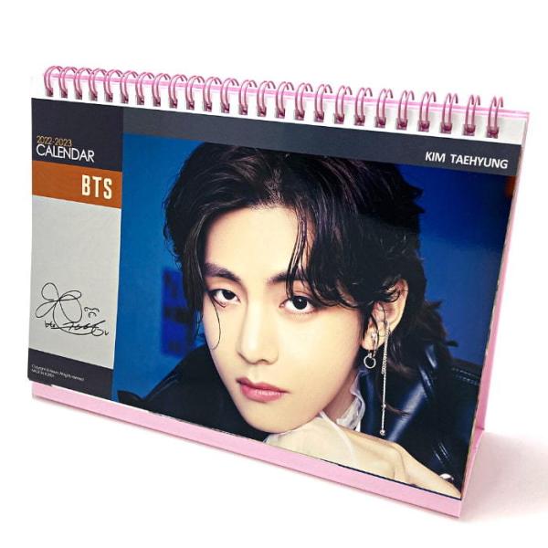 Bts V ブイ カレンダー 卓上 22 23 テテ テヒョン 防弾少年団 バンタン グッズ フォトカレンダー 2年分 Ki1907 Ic Vvvv 7 5 3アクセサリーshop 通販 Yahoo ショッピング