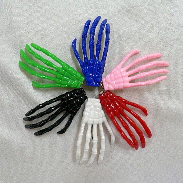 ミニ クリップ 前髪 骨 手 ガイコツ スカル ヘアクリップ ハロウィン カラフル スカルハンドヘアクリップb Vo 27b 7 5 3アクセサリーshop 通販 Yahoo ショッピング