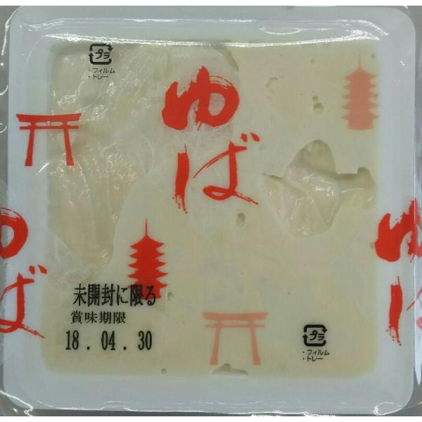 使い切り可能で、賞味期限も生湯葉にしては長く、大変使いやすいです。単価： 260円/180g(Ｐ)（税別） 受注最小ロット：12480円/180ｇ×48P（税別） 生(原)産地： 国産 形態： パック 賞味期限： 約40日（冷蔵） お好みの...