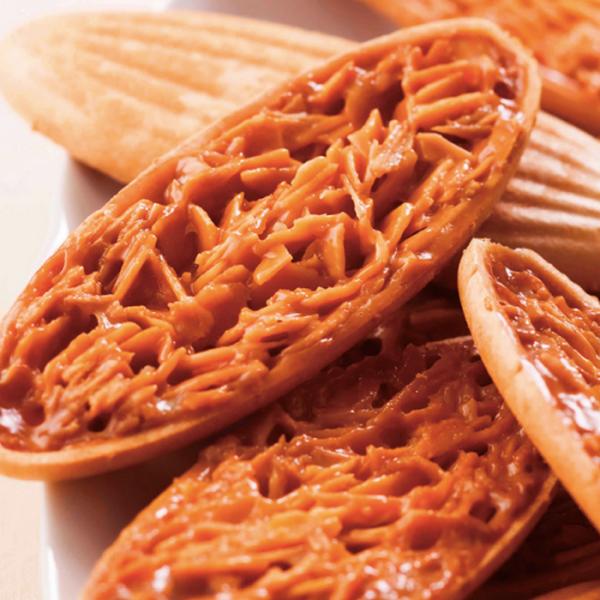 北海道お土産人気商品　北海道お土産ランキング常連商品　北海道限定商品を各種取り揃えております縦置きのアーモンドがカリカリと、新しい食感蜂蜜・生クリーム・バター・砂糖を練り上げアーモンドをちりばめて流し込みました。【商品名】柳月　防風林【内容...