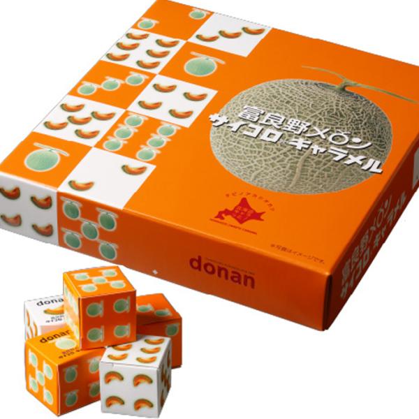 このサイコロキャラメルは一味違う【商品名】北海道メロンサイコロキャラメル【内容量】5本入り【原材料】水飴、加糖練乳、砂糖、植物油脂、小麦粉、食塩、メロンパウダー、（富良野産メロン使用）/ソルビトール、乳化剤、香料、着色料（カロチノイド、ビー...