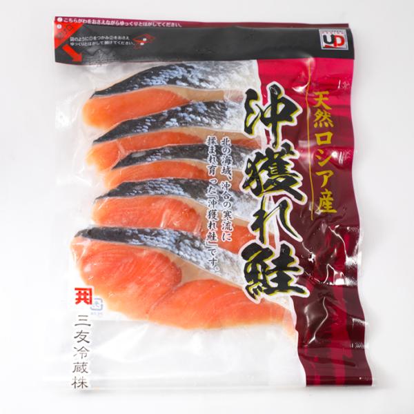 カムチャッカ半島から南下したパラムシル島。この沖合で漁獲されたのが「沖獲り鮭」です。沖獲り白鮭はパラムシル島の沖合での刺し網漁で水揚された白鮭です。<br>カムチャッカ半島は、現代も手つかずの自然環境が広がる地域です。<b...