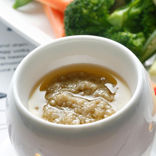 バーニャカウダ自体オイルフォンデュとも言われるようにオリーブオイルをたっぷり使用し、 温めて野菜に付けたり、パンや肉・魚などとの相性も良い新しいタイプの調味料です。 ワインとも相性が良いのでパーティや食卓でお手軽にイタリアン料理を楽しむこと...