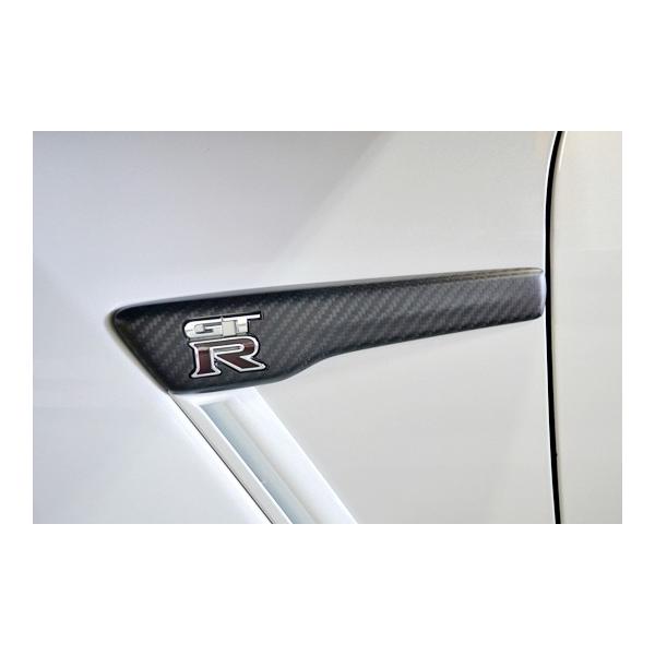 【新品未使用】GT-R R35 フェンダーエンブレム 左側単品 L 日産純正部品 RSW」GT-R（R35）MY17〜用フェンダーエンブレムパネルx左右（綾織り