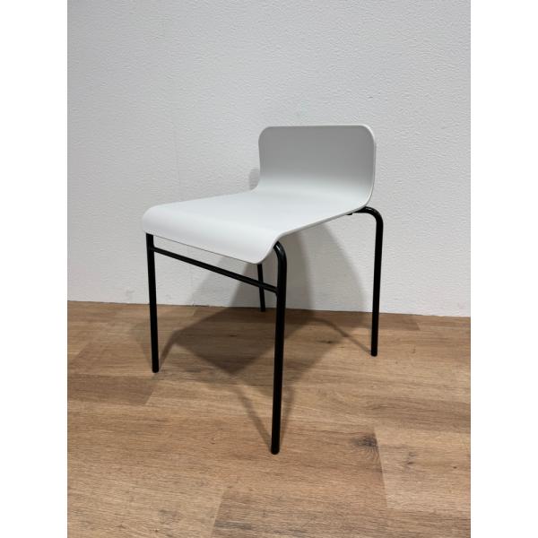 ■管理番号：2200000091205■メーカー：ライオン■型番：LE-2200-H■カラー：グレー /ライトグレー■シリーズ：LEOシリーズ■座面の高さ：SH420mm■外形寸法：W425 x D440x H580mm※上記は型番などから...