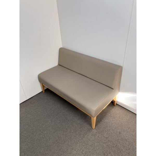 ■管理番号：2200000121149■メーカー：パブリック■カラー：グレー /グレー系■シリーズ：コルプスシリーズ■外形寸法：W1200 x D600x H700mm■サイズ備考：SH400■規格・仕様：脚木製/レザー地※上記は型番などか...