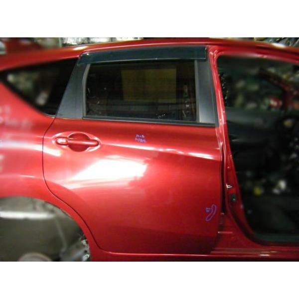 ノート DBA-E12 右リアドア カラー番号NAH ラディアントレッド(PM