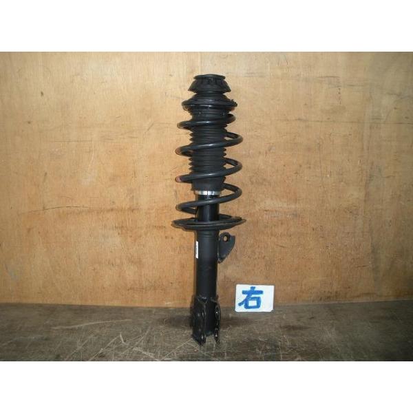 ★めっちゃ綺麗★トヨタ NHP10 アクア 純正　サスキット ストラット トヨタ 純正 アクア 《 NHP10 》 左フロントストラット 48520-52600