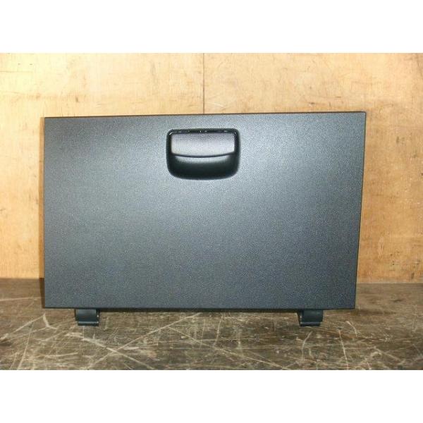 **** 商品説明を必ずご確認ください ****部品管理番号：000213028270214メーカー純正品番：55550-B2220-B0部品名：グローブBOX部品区分：リサイクル品管理品番：AA2437車名：タント車両タイプ名：5ドアハッ...