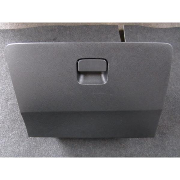 **** 商品説明を必ずご確認ください ****部品管理番号：001168973870210メーカー純正品番：77500-SZH-013ZB部品名：グローブBOX部品区分：リサイクル品管理品番：U0869車名：ライフ車両タイプ名：5ドアハッ...