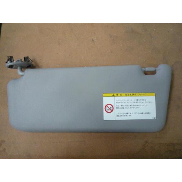 けけ iQ DBA-KGJ10 左サンバイザー 純正品番74320-74040-B0 管理番号U9650