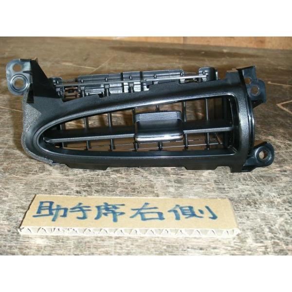ウィッシュ DBA-ZGE20W 助手席エアコン吹き出し口右側 　純正品番55680-68040 管理番号Z8438