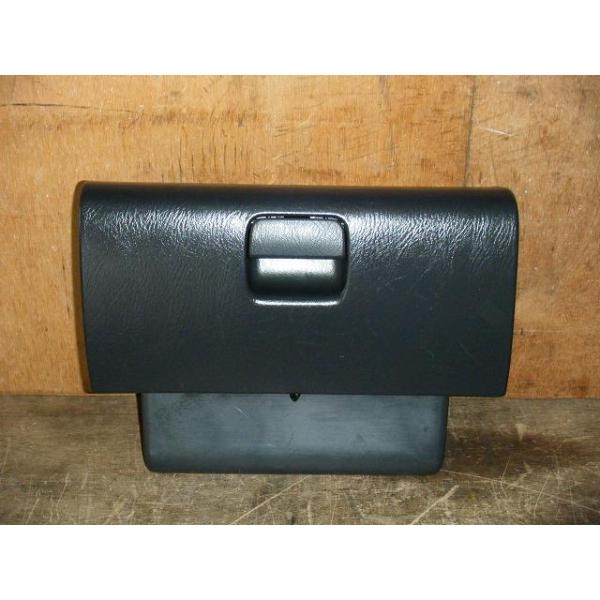 **** 商品説明を必ずご確認ください ****部品管理番号：001691423670210メーカー純正品番：77502-S3A-003ZA部品名：グローブBOX部品区分：リサイクル品管理品番：AA0623車名：アクティ車両タイプ名：ケイト...