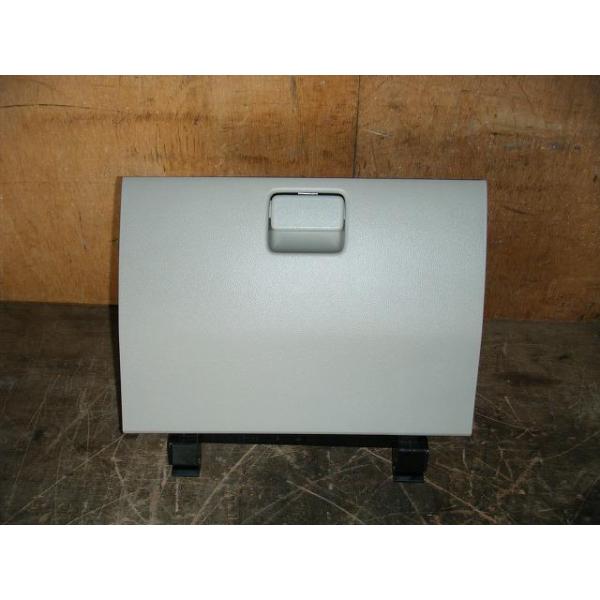 **** 商品説明を必ずご確認ください ****部品管理番号：001706100270210メーカー純正品番：73410-63R00-PZR部品名：グローブBOX部品区分：リサイクル品管理品番：AA0975車名：ワゴンＲ車両タイプ名：5ドア...