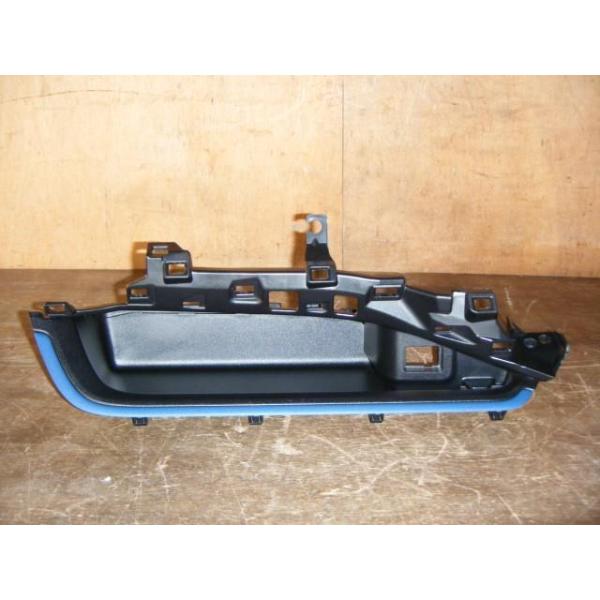 アクア DAA-NHP10 助手席オープントレイ 純正品番55440-52140-J1 管理