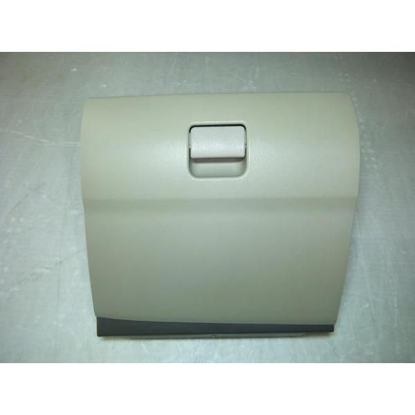 **** 商品説明を必ずご確認ください ****部品管理番号：230630000270210部品名：グローブBOX部品メーカー品番：73412-64L0部品区分：リサイクル品管理品番：AB5868車名：キャロル車両タイプ名：5ドアハッチバッ...