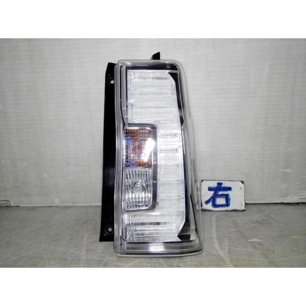 LA600S タント 右テールランプ タント LA600S 右テールランプ