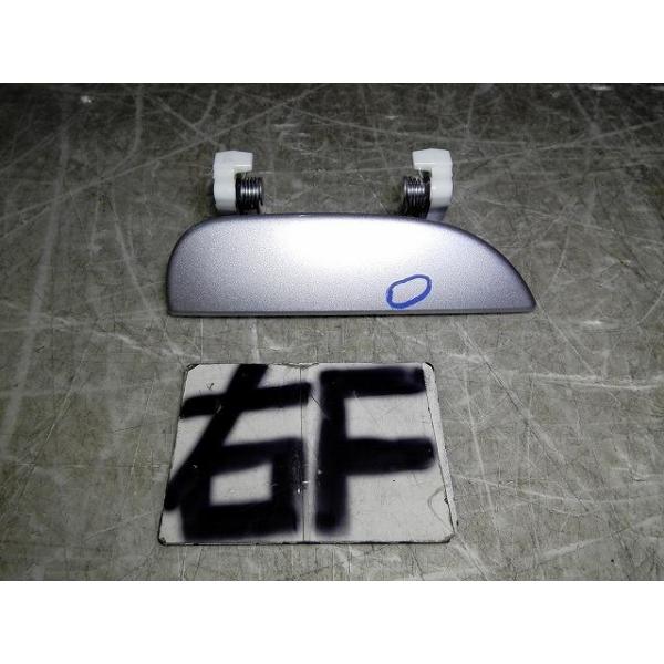 ムーヴ UA-L150S 右フロントアウターハンドル 　カラー番号S28　ブライトシルバー(M)　純正品番69210-B2020-030 管理番号AC8861