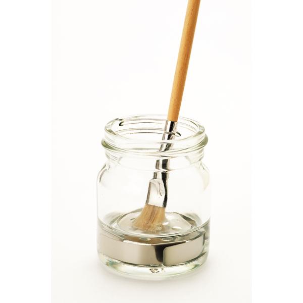 ※商品に筆は入っていません。多数の穴があいたプレートをボトル内にセット。うすめ液などを入れて、洗浄したい筆をプレートにこすりつけるようにすれば、手軽に効果的に筆洗いが行えます。Copyright GSI Creos Hobby Dept.