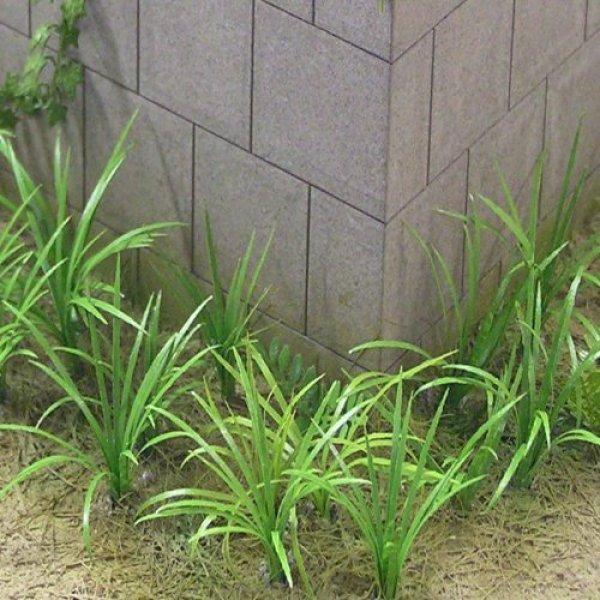 商品画像は着色完成例となっております。無着色のペーパークラフトとなっております。光を透過するトレーシングペーパー仕様です。1/35のリアルな雑草の葉です。葉脈も再現されています。トレース紙の採用により透明感ある雑草が作成できます。小型の雑草...