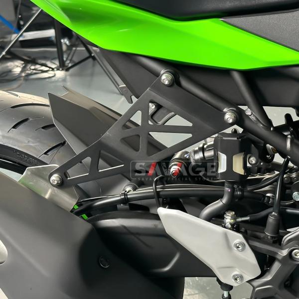 KAWASAKI ZX-25R ZX-4R ZX-4RR サイレンサーステー タンデム