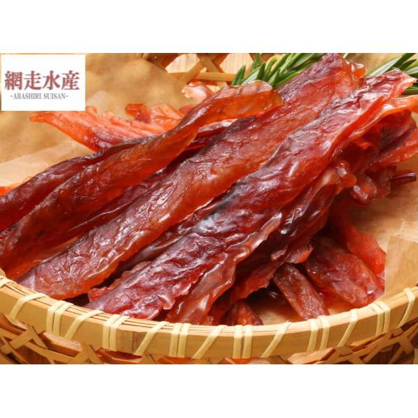 □ 商品説明 □オホーツクブランドプレミアムに認定されました！鮭とばのとばは、漢字で「冬葉」と書きます。その名のごとく、秋鮭を半身におろしたあと、皮付きのまま縦に細く切り海水で洗って潮風に当てて干した様が、雪がちらつく頃枯れ木に残る一枚のち...