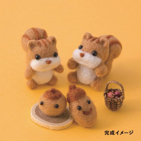 商品名： フェルト羊毛キット ハマナカ もふもふビレッジ くるりんリス&amp;にぎやかどんぐり品　番： h441-643サイズ： 仕上がりサイズくるりんリス：高さ 約4.5cmにぎやかどんぐりA：高さ 約4cmにぎやかどんぐりB：高さ 約...
