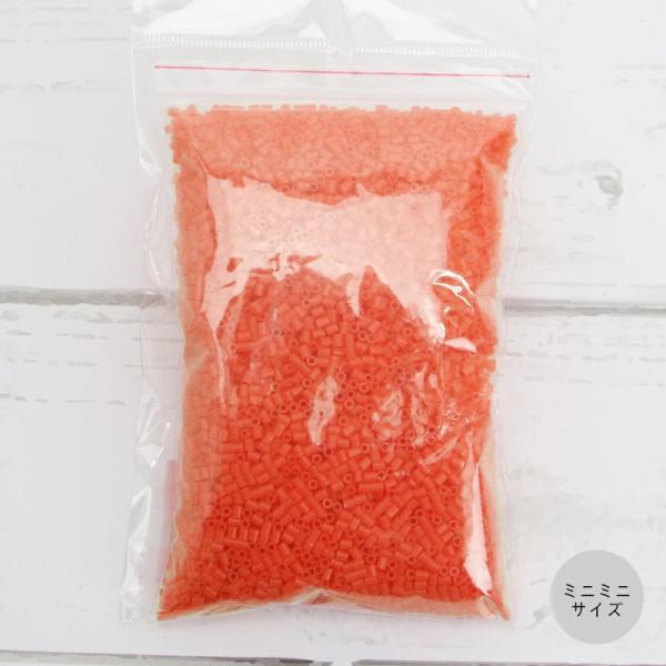 商品名： ミニミニアイロンビーズ単色パック 100g 朱 メール便/宅配便可品　番： mb-501-04サイズ： 直径約2.6mm重　量： 約100g容量：  約10000粒詳　細： 製造ロットの違いにより、旧品番【mb-500-04】のお...