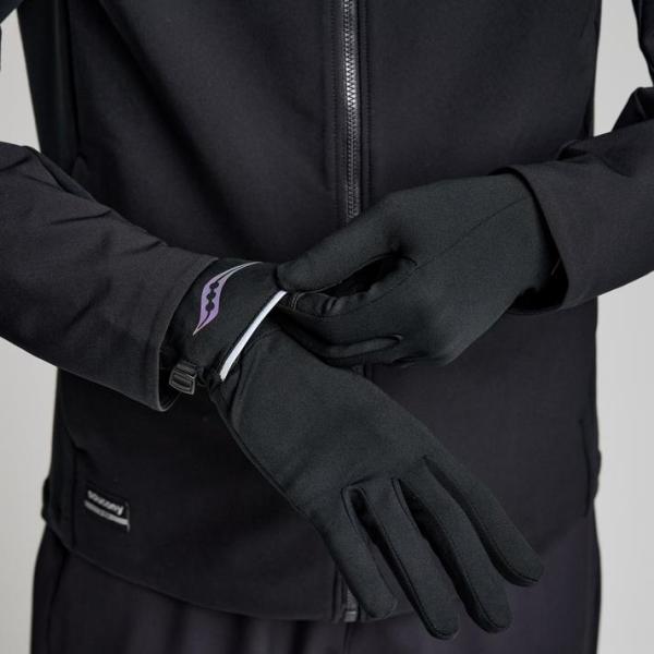 リサイクルポリエステルの内側にフリースを使用し保湿性を確保。人差し指、中指、親指に導電性ニットを使用しているため、手袋をはめたまま電子機器を操作できる。手の甲に防風性と防水性を備えたオーバーレイが使用されている。手袋をまとめるクリップが付い...