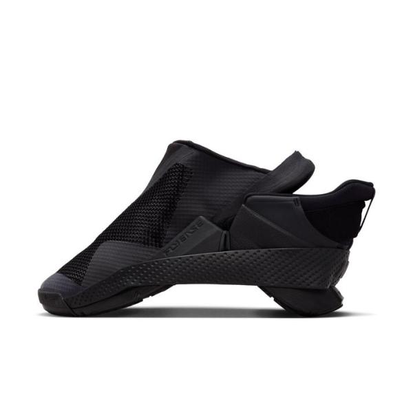 DR5540-006ウィメンズモデルシューレースなしで出かけよう。 簡単に着脱できる、Nikeの画期的なFlyEaseテクノロジーを使用したシューズ。 ヒールが回転軸で開き、完全にハンズフリーで着脱できます。体の動きが制限されている人や、よ...