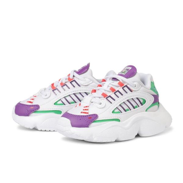 ピクサーの『トイ・ストーリー』に登場する人気キャラクター達にインスピレーションを得たデザインのメッシュアッパーには、バズ・ライトイヤーのカラフルなディテールがあしらわれている。adiPLUSクッショニングと一体型のEVAアウトソールが、小さ...