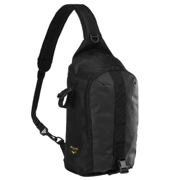 カジュアルな顔の高機能ボディバッグ。●ポリエステル（裏加工PU）●サイズ L19×W12×H36cm●質量 約330g●容量 約7L※製品改良の為、仕様の一部を予告なく変更することがあります。