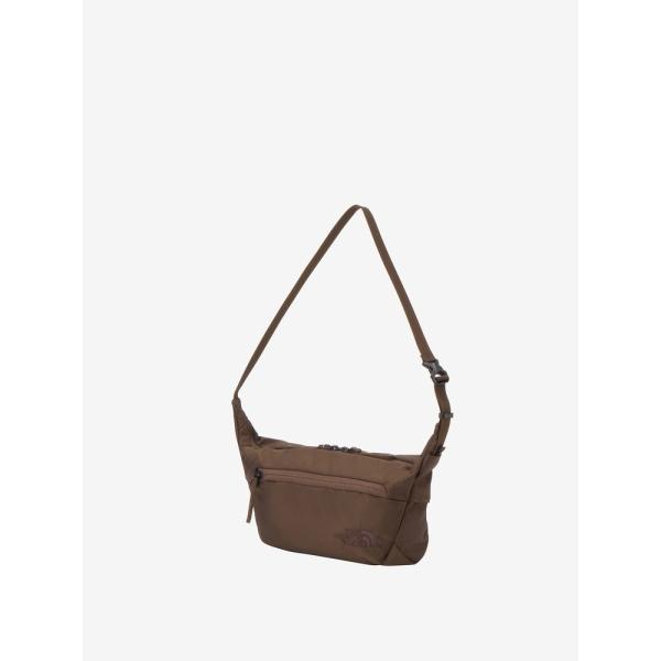 デイリーユースからハイキングなどのアウトドアフィールドまで、幅広いシーンで使いやすいショルダーバッグです。スマートフォンや貴重品などの収納に便利な2L容量でサブバッグとして活躍。本体内部には、小物の仕分けに便利なメッシュスリットポケットを備...