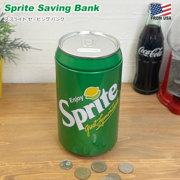 ■ Sprite Sabing Bankスプライト セービングバンク■鮮やかな緑色とレモン柄がかわいい、スプライトデザインの缶型の貯金箱です。上部のフタがすっぽり取れるので小銭の出し入れがしやすい構造です。ユニークな見た目が目を引き、お部屋...