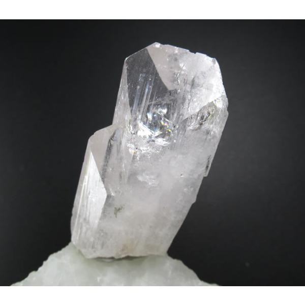 ピンクダンビュライト結晶 高品質 透明 原石 虹あり danbu203