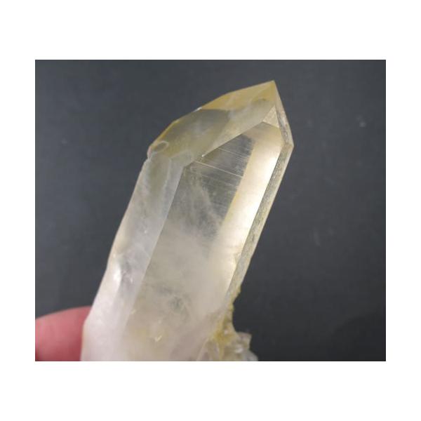 アーカンソー産ゴールデンヒーラークォーツクラスター 65g '優れた