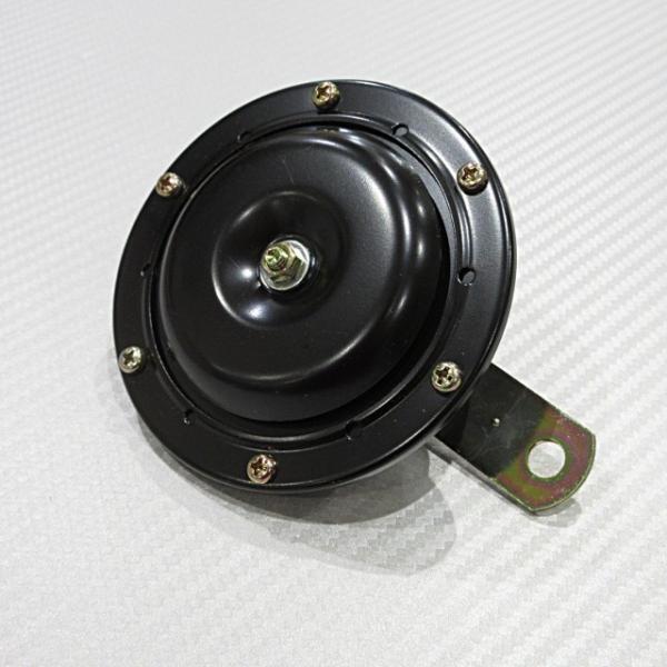 【訳あり】エアホーン 12V 汎用長期ストック品のため訳ありにてご提供しますMADE IN TAIWANサイズ（mm）：直径:約100、厚み約50、ステー長さ約82(ネジ穴間隔約64)メーカー：NIKIE13,000105※長期ストック品の...