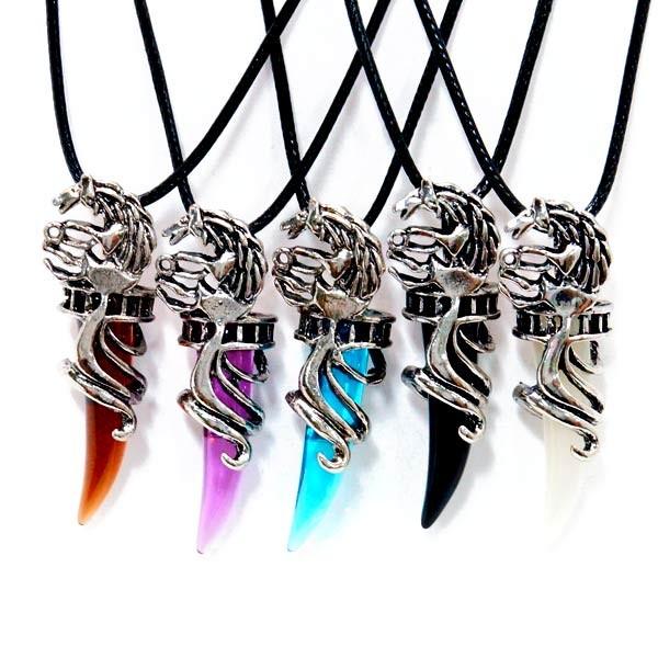 ウルフ 狼 ファング 牙 メンズ ペンダント ネックレス 「ブルー