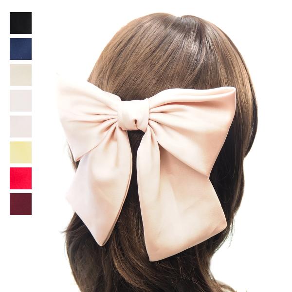 大きいリボンバレッタです。サテン布製です。長めのリボンが揺れるのが可愛いです。ソフトな肌触りなので使用感も〇袴スタイルに人気の大正リボンパターンです。洋装から和装まで幅広くお洒落にお使い頂けます。卒業式の袴との組み合わせ、お色の相性もよくオ...
