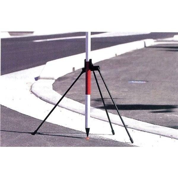 傾斜のある場でも垂直にポールを設置。ポールも隠さずがっちりホールド！・Φ26〜32mmまでのポールを取付可能・収納ポールにも取付可※ポールは別売です。[Lサイズ]足長:860mm重量:1,700g[材質]ホルダー部：ナイロン脚：鉄(黒塗装)