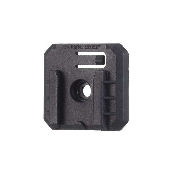 ●「着脱セフ」商品がつけられる簡易ロック機能付プレート●高耐久メタルタイプ[仕様]外寸：H45×W47×D14mm重量：約11g簡易ロック付[材質]本体：ナイロン樹脂[付属品]ネジ1本